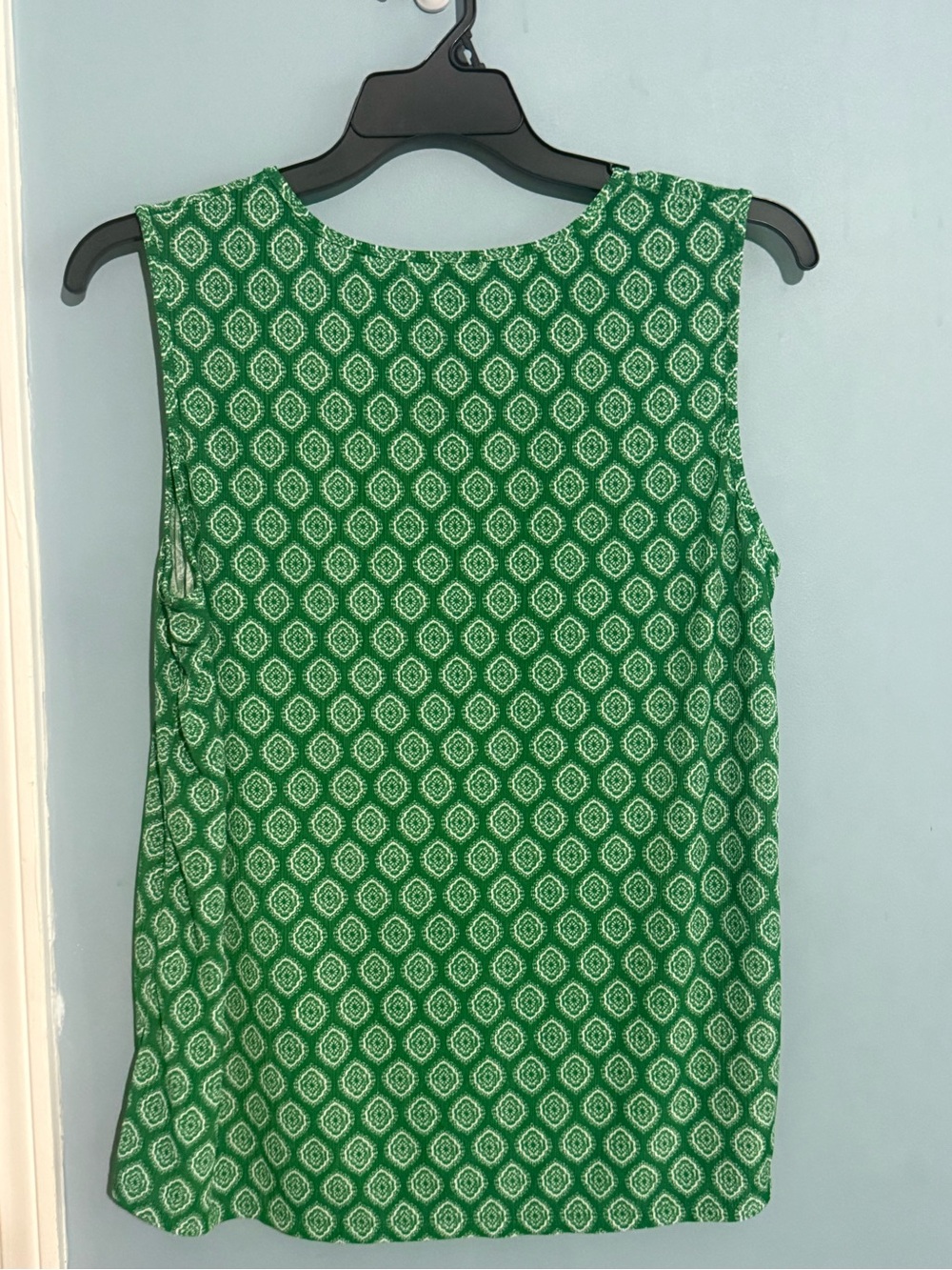 Cure Green Printed Sleeveless Keyhole Tank - Picture 6 of 11